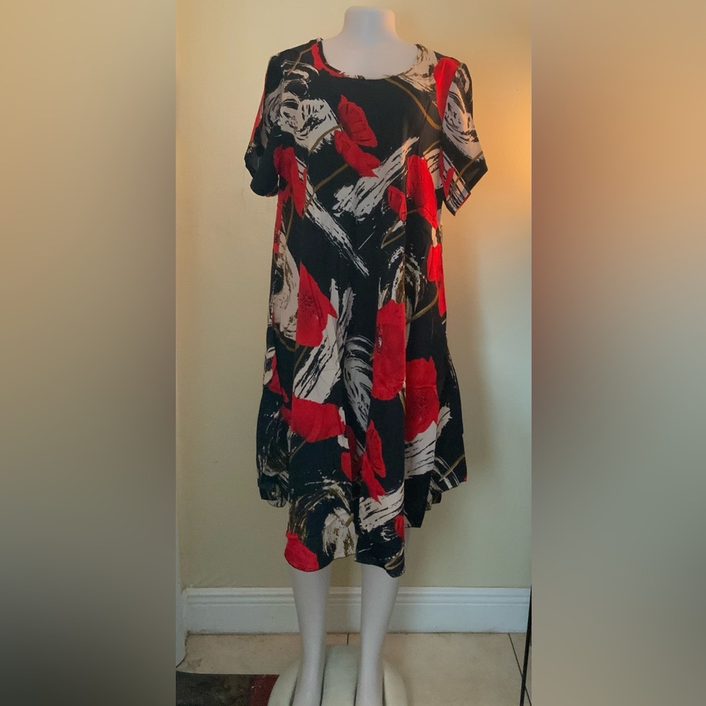 Free flow dress with flowing pattern